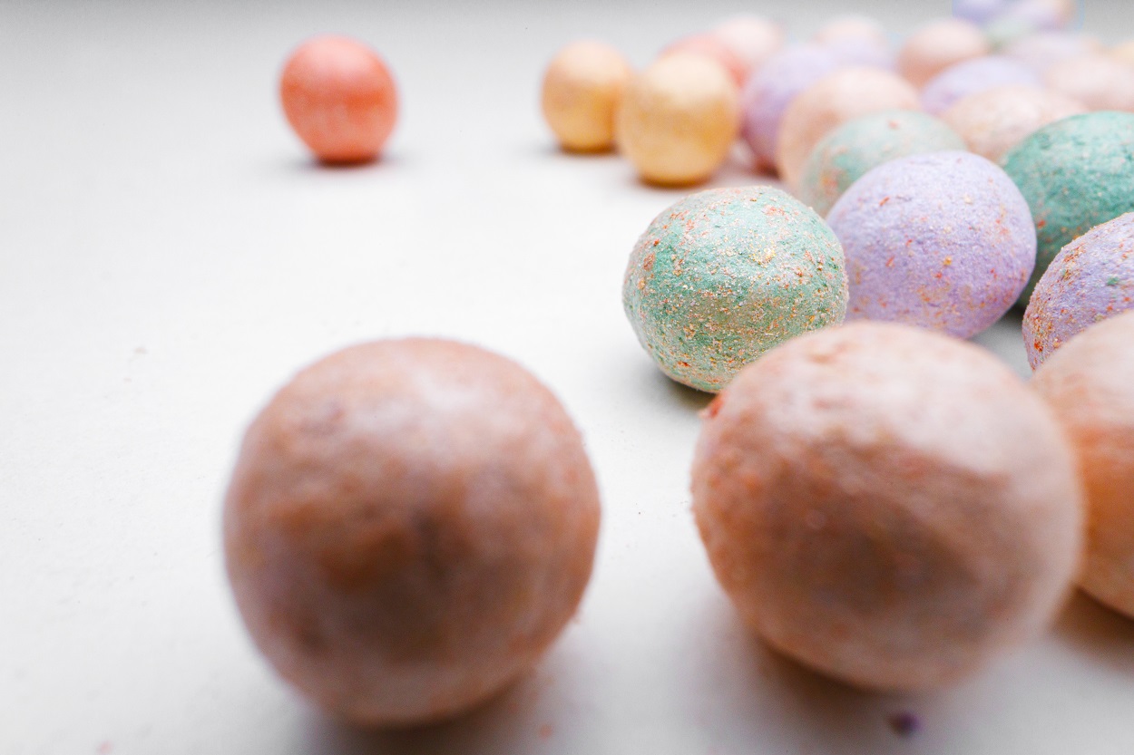 An Easter Bath Bomb Fit For The Holiday: A Si …
