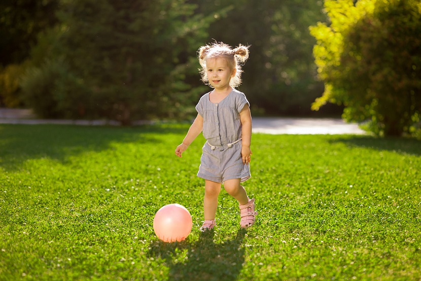 backyard water fun without a pool, water balloon fight