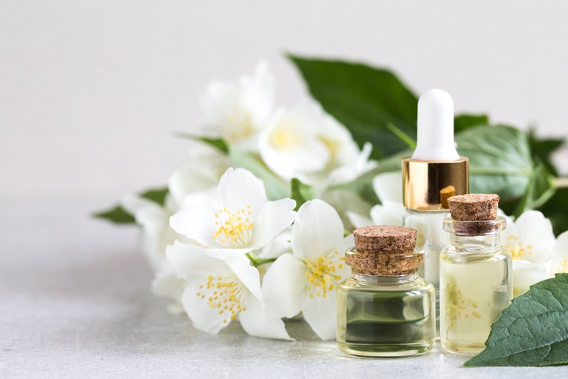jasmine essential oil benefits for the skin and body